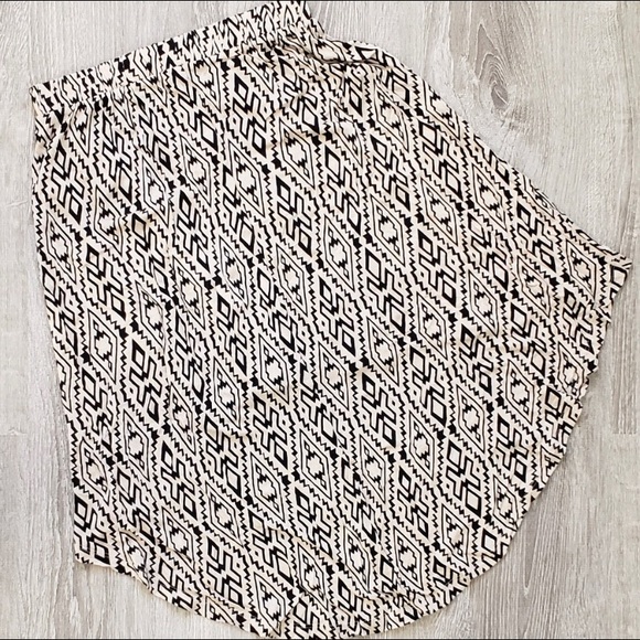 High-Low Flowy Skirt - Picture 2 of 4